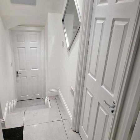 Appartement Fancy Basement Flat A à Londres Extérieur photo