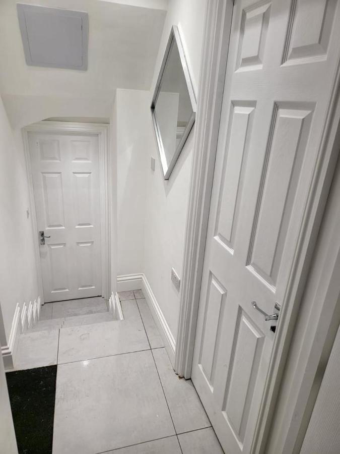 Appartement Fancy Basement Flat A à Londres Extérieur photo