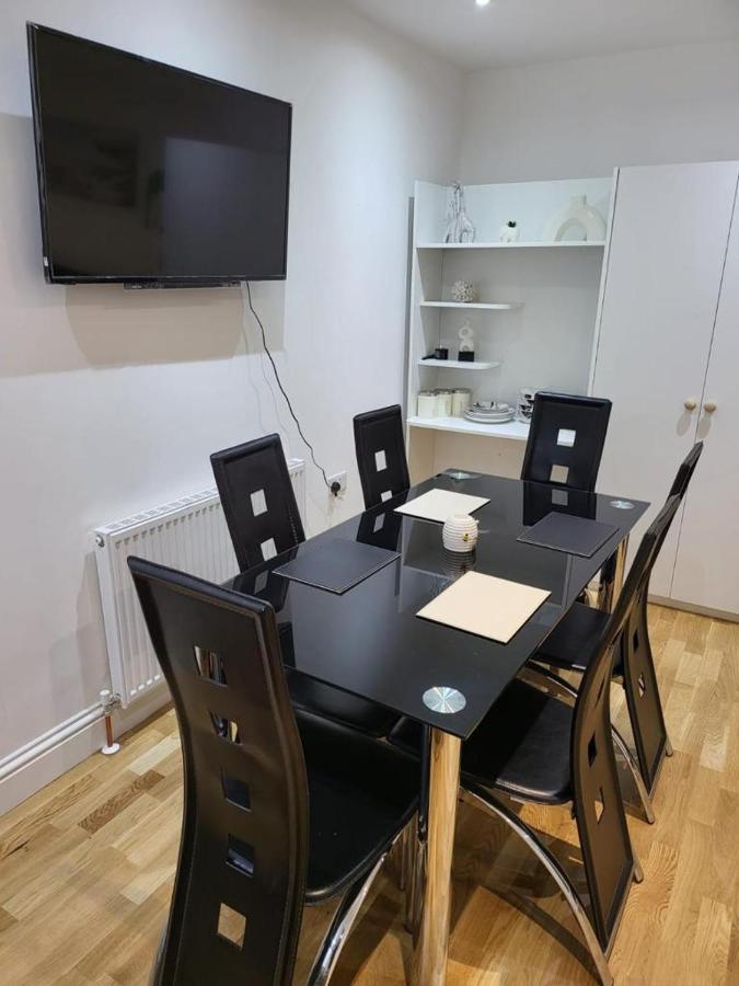 Appartement Fancy Basement Flat A à Londres Extérieur photo