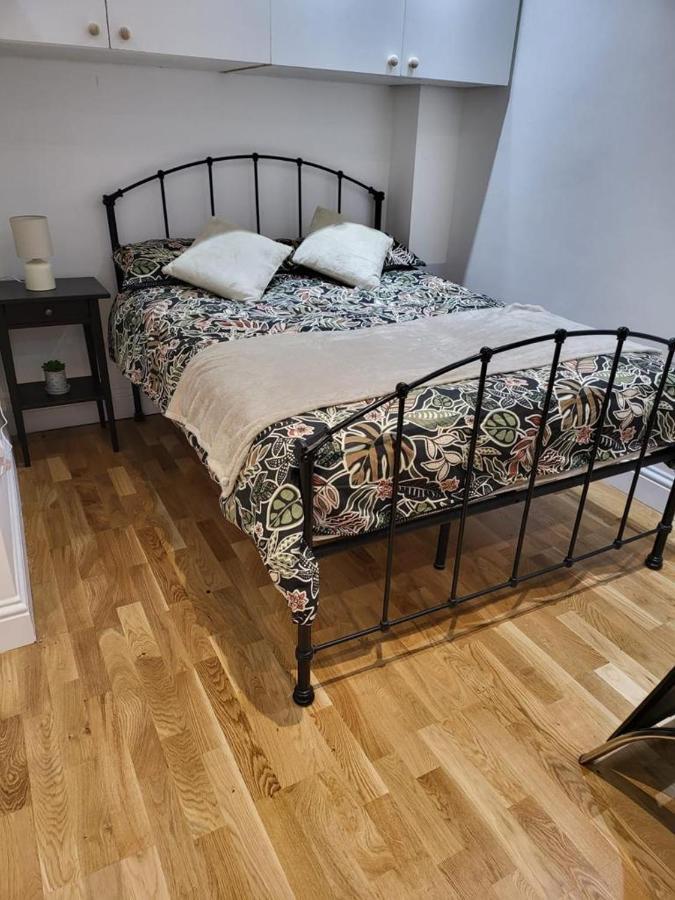 Appartement Fancy Basement Flat A à Londres Extérieur photo