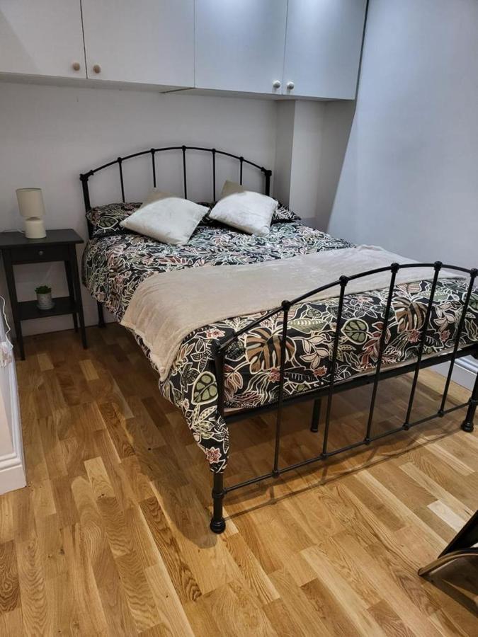 Appartement Fancy Basement Flat A à Londres Extérieur photo