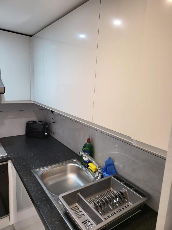 Appartement Fancy Basement Flat A à Londres Extérieur photo